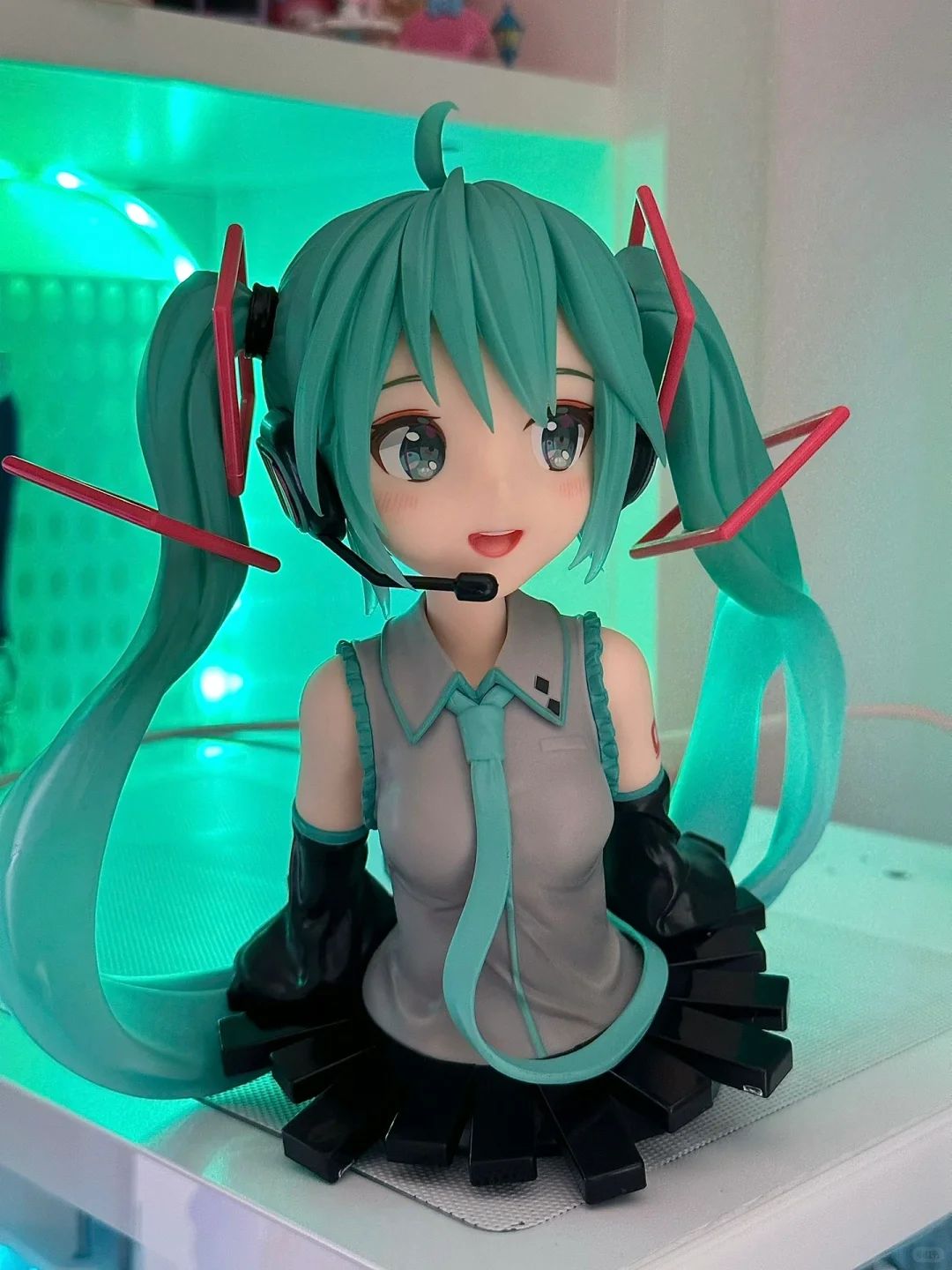 Anime Virtuelle Idol-Figur Hat – Home Office Romance Manga Bewertung und Preis