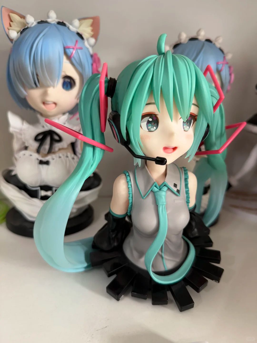 Anime Virtuelle Idol-Figur Hat – Home Office Romance Manga Bewertung und Preis